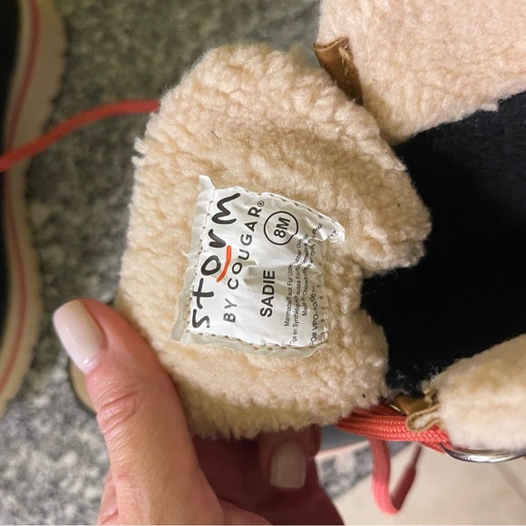 Cougar Storm Tan and Black Boots - Picture 9 of 10